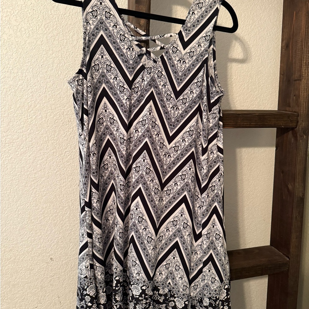 Three Hearts Black and White Sleeveless Maxi Sundress